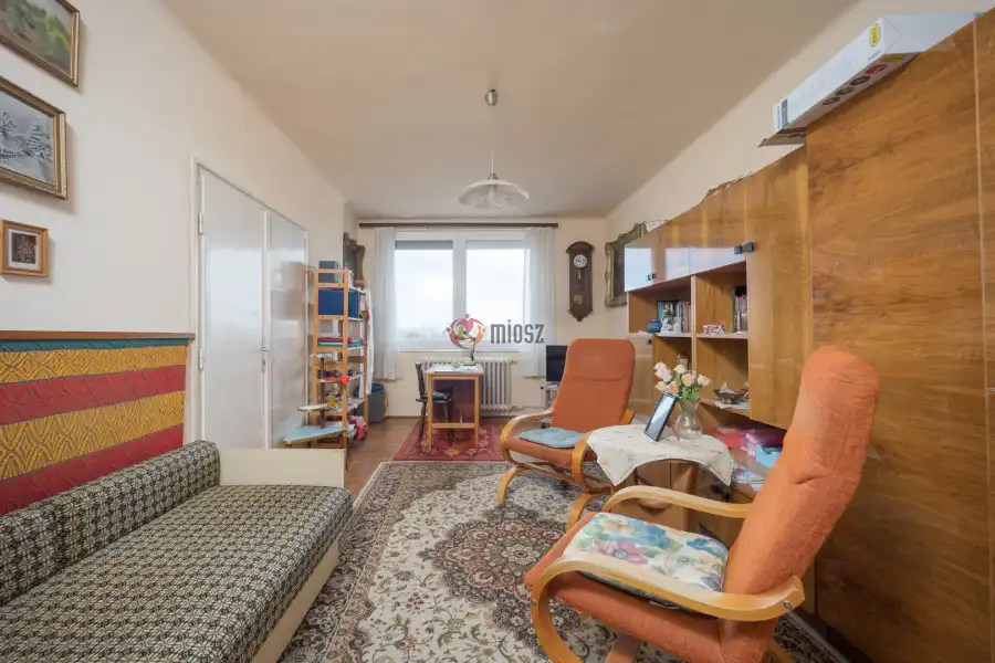 eladó téglalakás, Vác