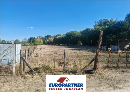 eladó telek, Törtel