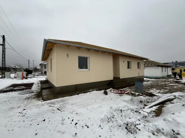 Eladó új építésű családi ház, Szár 5 szoba 100 m² 99 M Ft