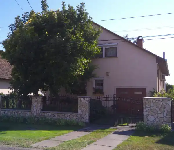 Eladó újszerű családi ház, Albertirsa 4 szoba 182 m² 129 M Ft