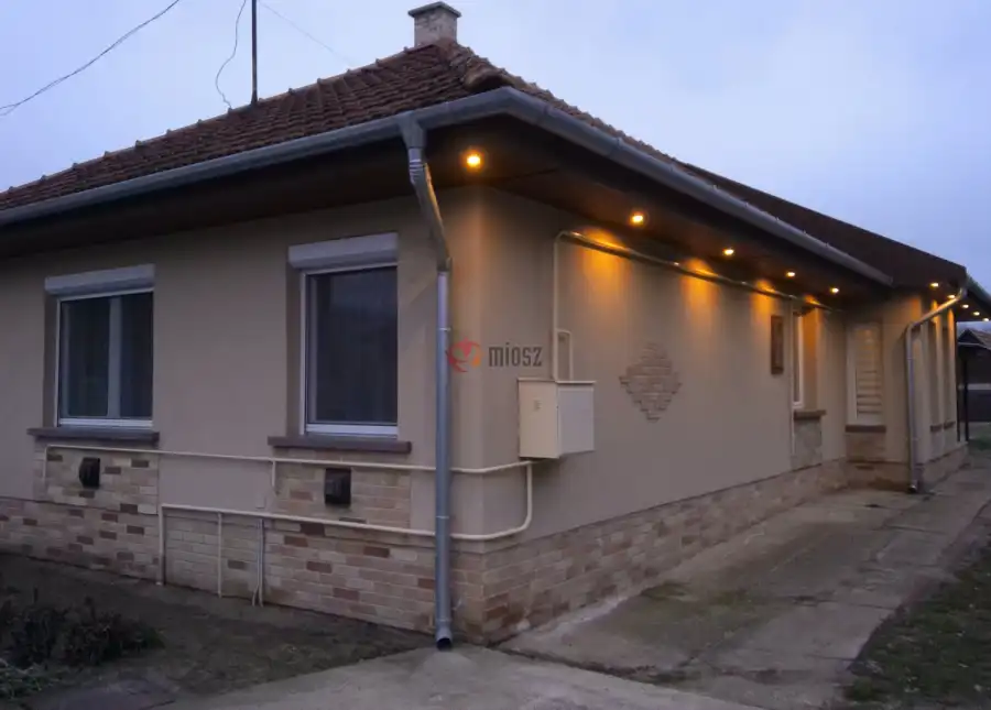 eladó újszerű családi ház, Albertirsa