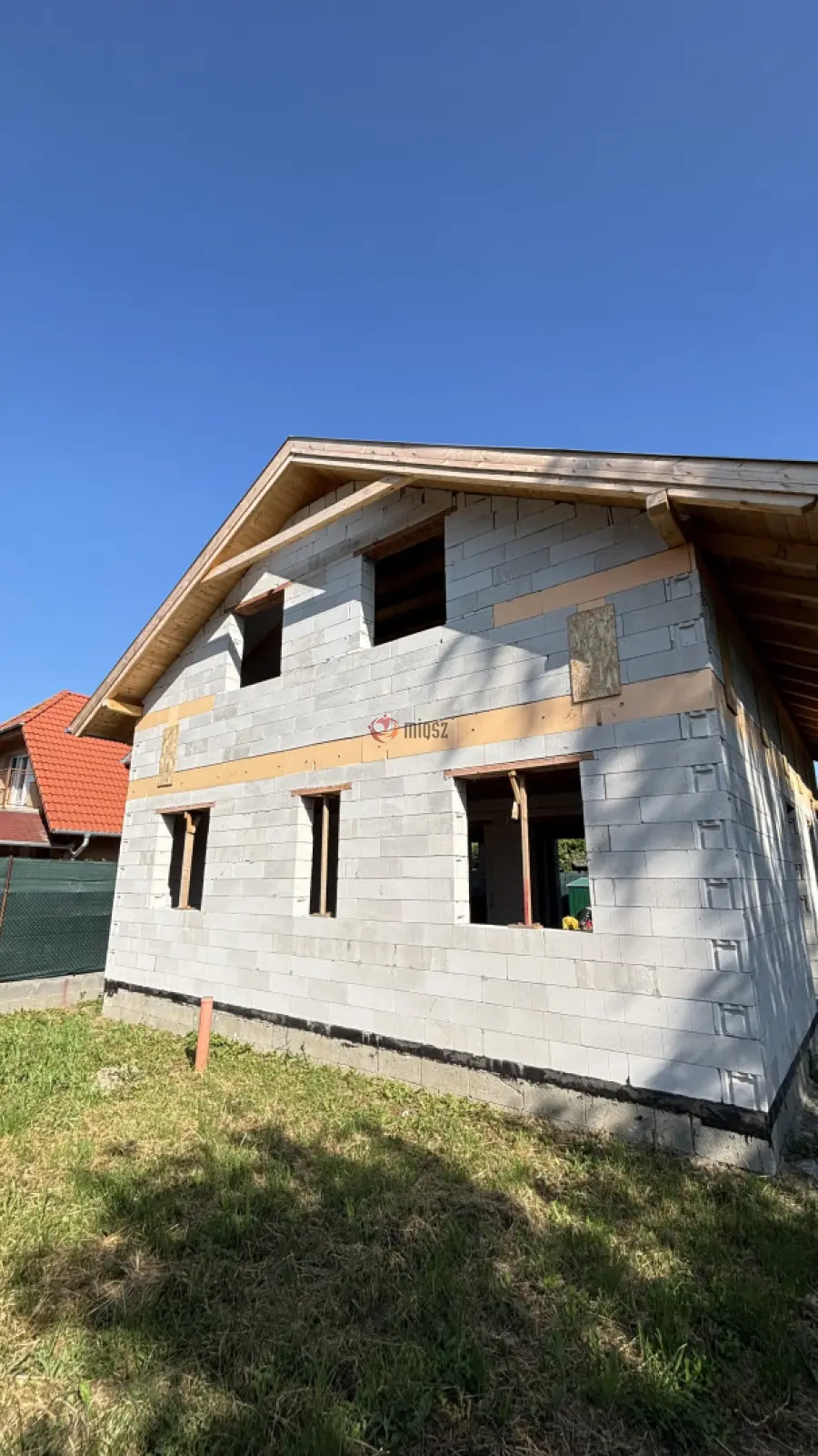 eladó újszerű családi ház, Balatonőszöd