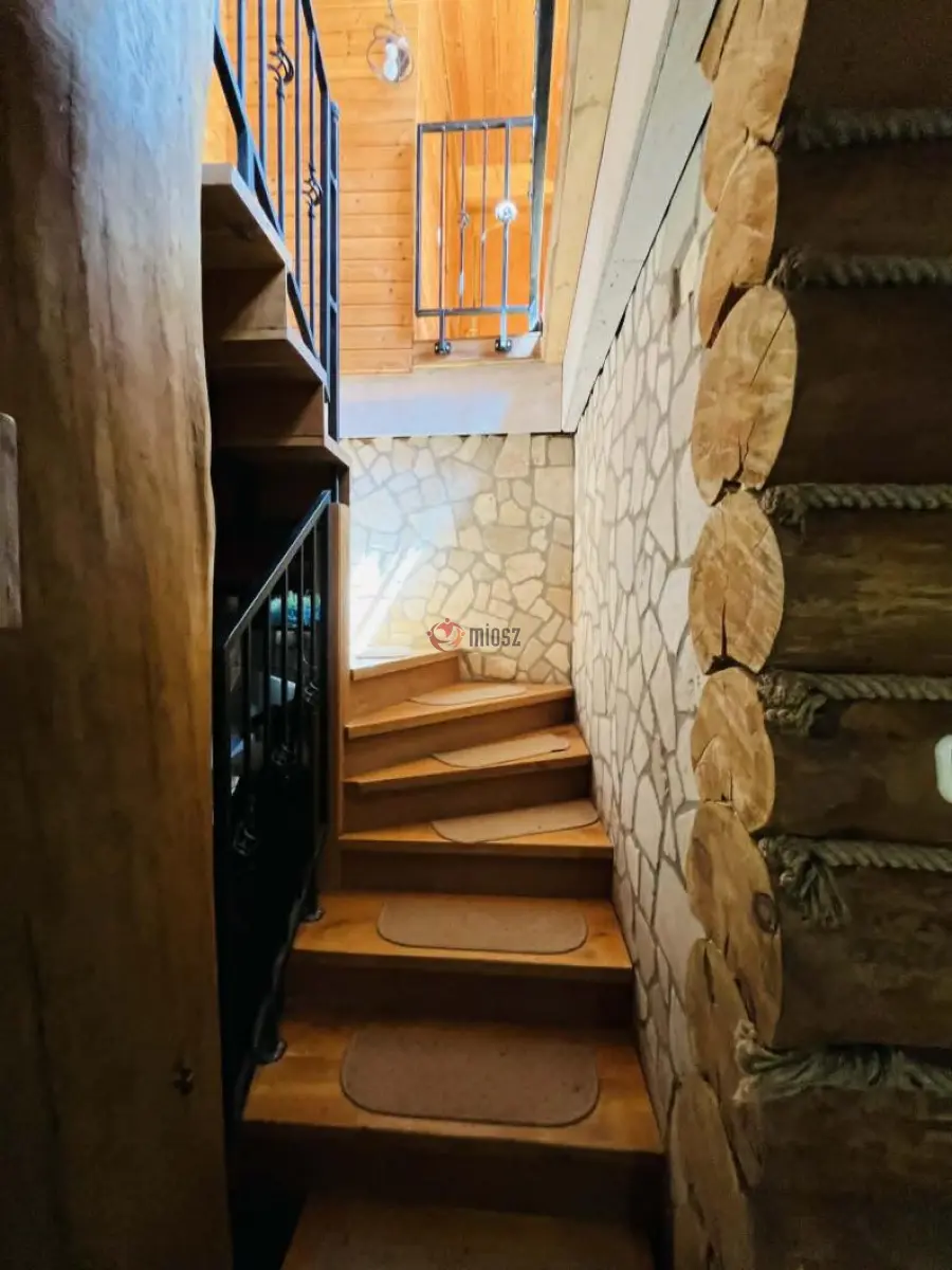 eladó újszerű családi ház, Dunaalmás