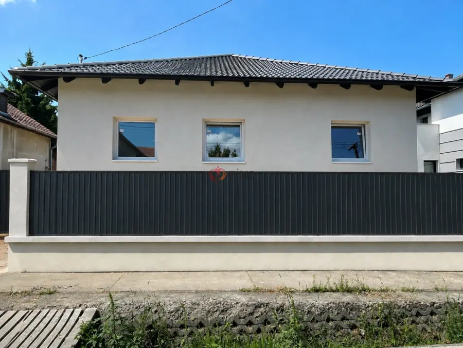 eladó újszerű családi ház, Dunakeszi