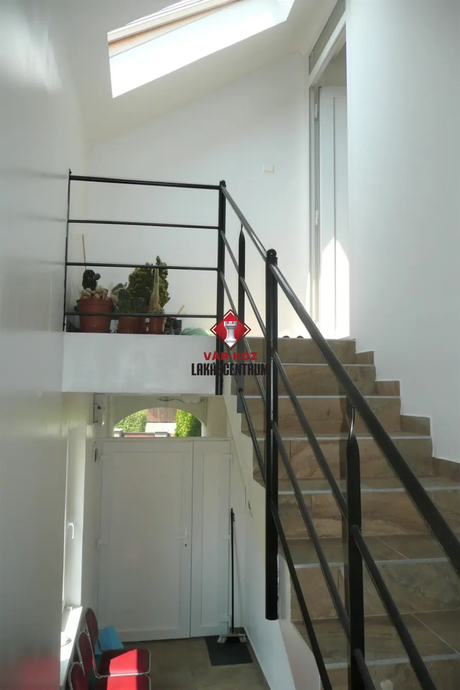 eladó újszerű családi ház, Ercsi