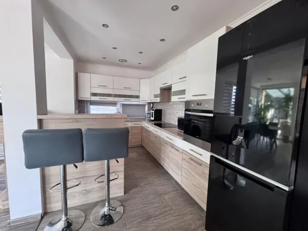 Eladó újszerű családi ház, Levél 4+1 szoba 104 m² 116 M Ft