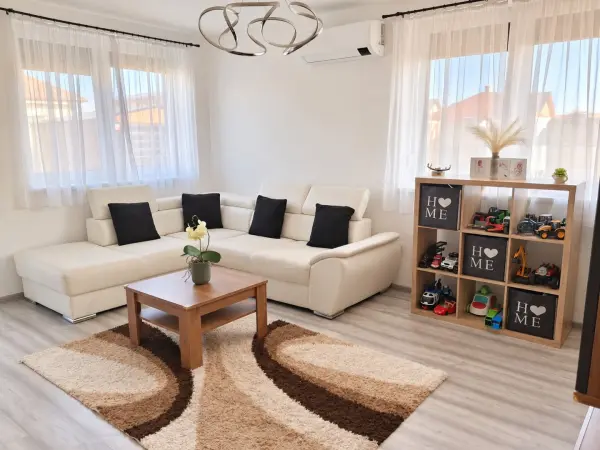 Eladó újszerű családi ház, Levél 4+1 szoba 104 m² 110 M Ft