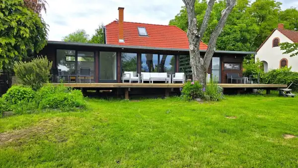 Eladó újszerű családi ház, Nyugotszenterzsébet 3 szoba 210 m² 89 M Ft