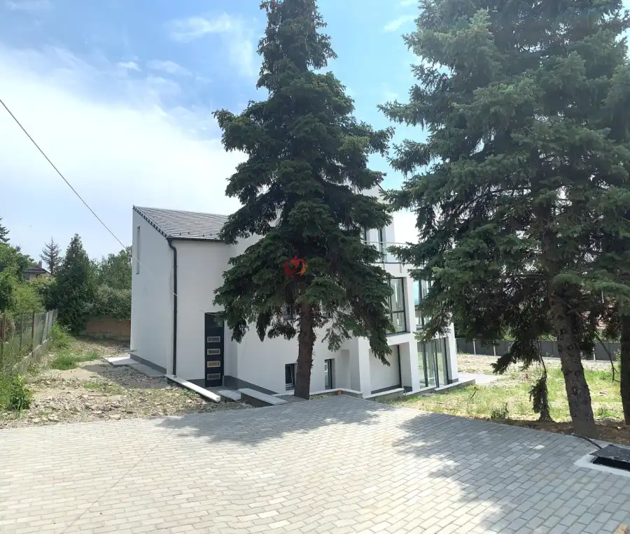eladó újszerű családi ház, Szentendre