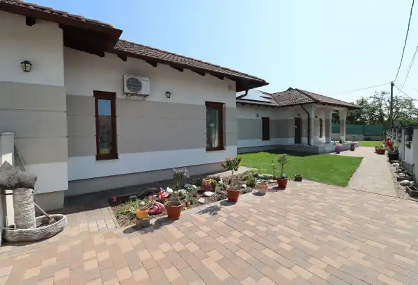 Eladó újszerű családi ház, Szigetszentmiklós 4 szoba 255 m² 264 M Ft