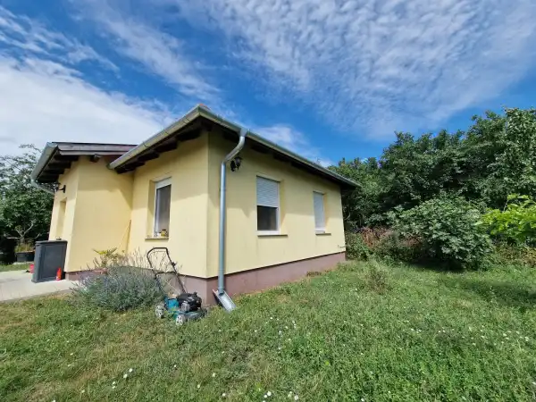 Eladó újszerű családi ház, Tinnye 3 szoba 68 m² 75 M Ft