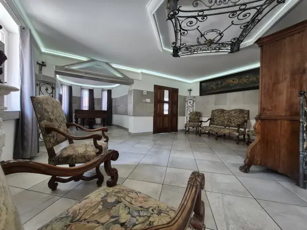 Eladó újszerű családi ház, Tiszafüred 5 szoba 256 m² 159 M Ft