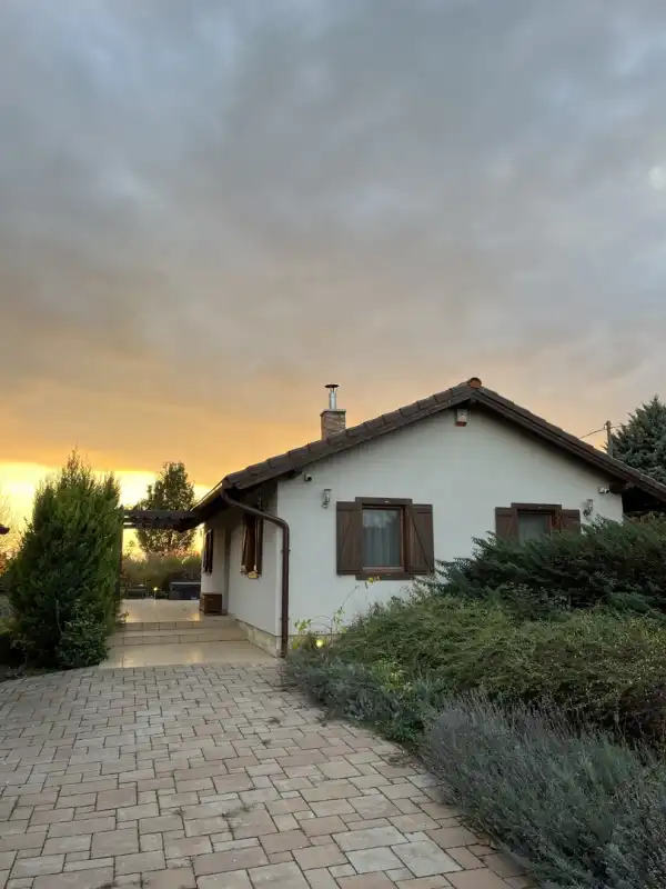 Eladó újszerű családi ház, Tordas 3 szoba 75 m² 84.8 M Ft