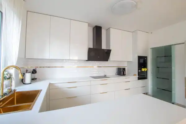 Eladó újszerű családi ház, Üllő 5 szoba 127 m² 133.9 M Ft