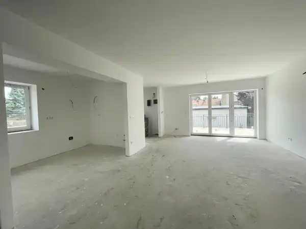 Eladó újszerű családi ház, Vác 5+1 szoba 179 m² 138 M Ft