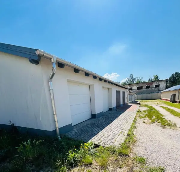 Eladó újszerű garázs, Baj 24 m² 8.9 M Ft