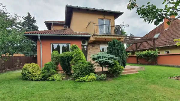 Eladó újszerű ikerház, Dunakeszi 5 szoba 147 m² 185 M Ft