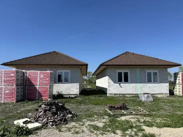 Eladó újszerű ikerház, Iszkaszentgyörgy 4 szoba 113 m² 81.9 M Ft