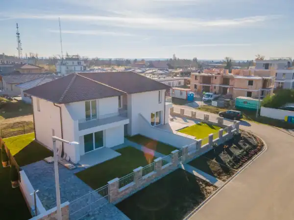 Eladó újszerű ikerház, Siófok 4 szoba 120 m² 169 M Ft