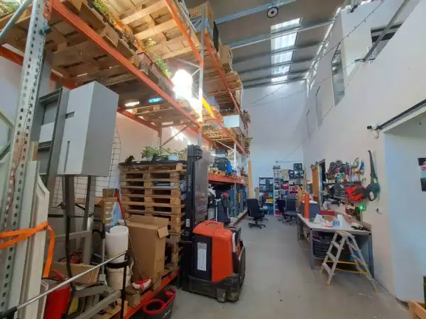 Eladó újszerű ipari ingatlan, Nagytarcsa 147 m² 67 M Ft + Áfa