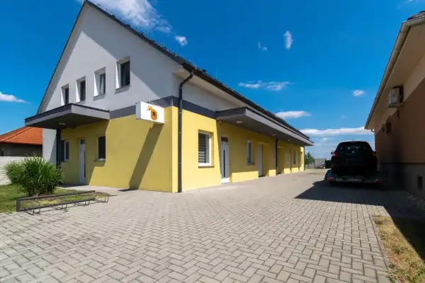 Eladó újszerű iroda, Máriakálnok 408 m² 249 M Ft