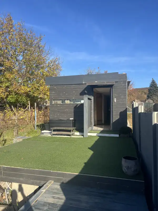 Eladó újszerű nyaraló, Tatabánya 2+2 szoba 90 m² 32.99 M Ft