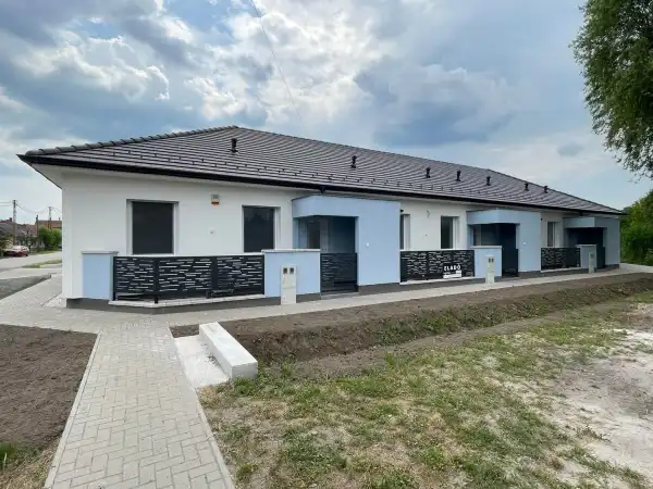 Eladó újszerű sorház, Cegléd 3 szoba 72 m² 74.9 M Ft