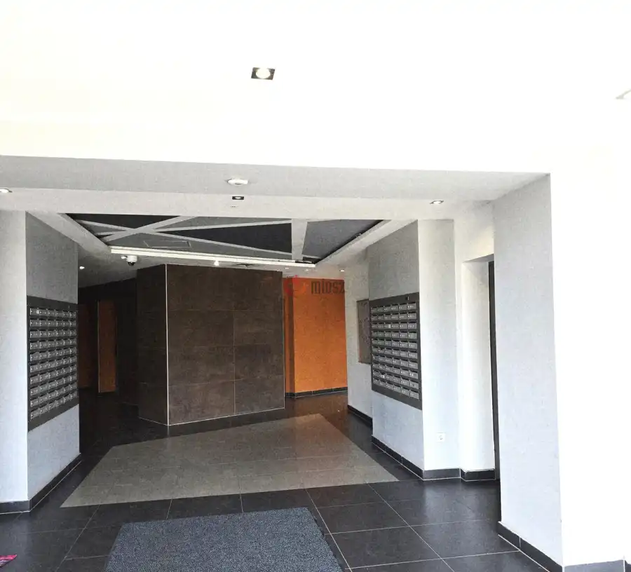 eladó újszerű téglalakás, Budapest, IX. kerület