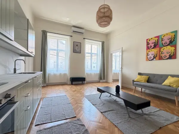 Eladó újszerű téglalakás, Budapest, VI. kerület 3 szoba 70 m² 129.9 M Ft