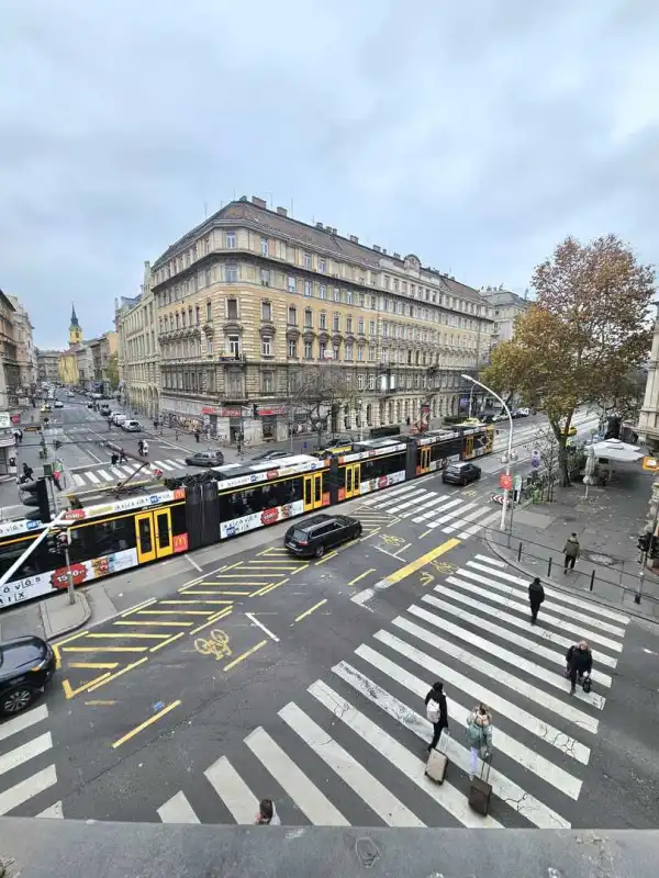 Eladó újszerű téglalakás, Budapest, VI. kerület 3 szoba 86 m² 129 M Ft
