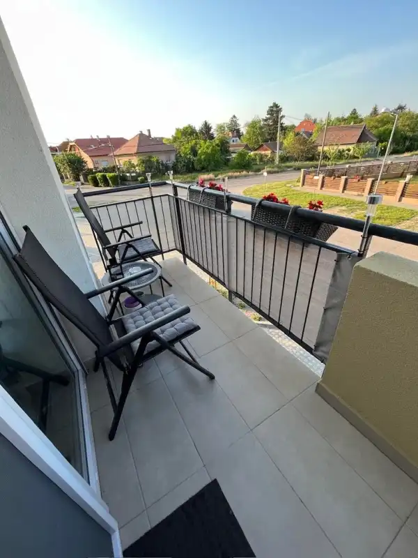 Eladó újszerű téglalakás, Budapest, XVI. kerület 4 szoba 70 m² 105 M Ft