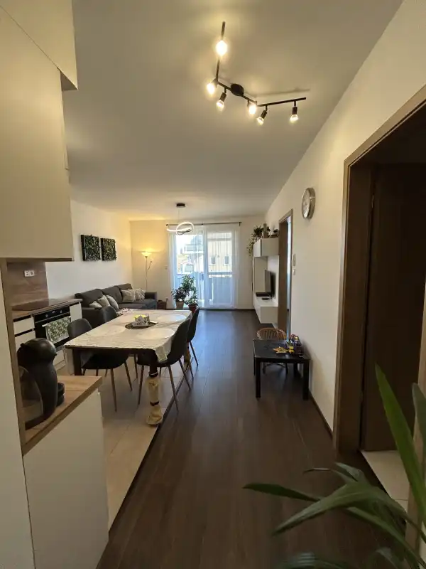 Eladó újszerű téglalakás, Budapest, XVI. kerület 4 szoba 70 m² 120 M Ft