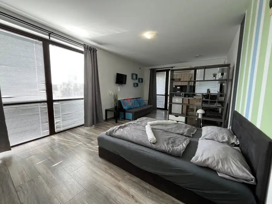 eladó újszerű téglalakás, Hajdúszoboszló