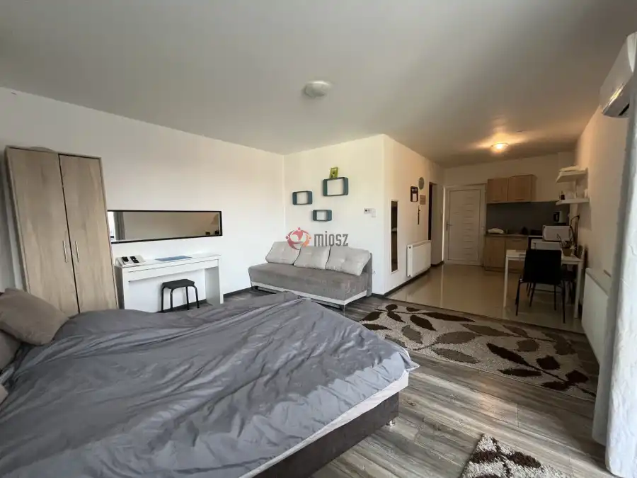 eladó újszerű téglalakás, Hajdúszoboszló