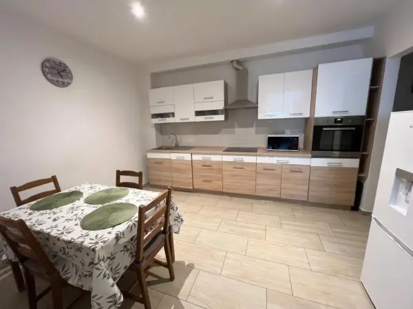 Eladó újszerű téglalakás, Komárom 1 szoba 46 m² 41 M Ft