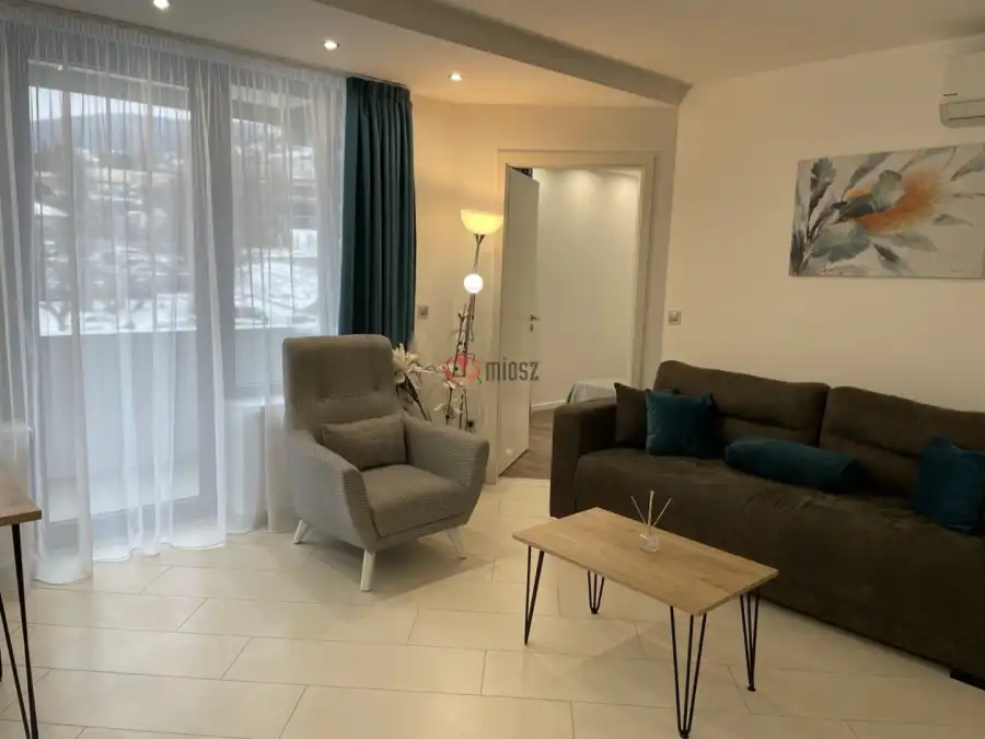 eladó újszerű téglalakás, Pécs