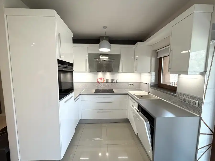 eladó újszerű téglalakás, Vácrátót