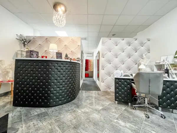 Eladó újszerű üzlet, Komárom 53 m² 22.9 M Ft
