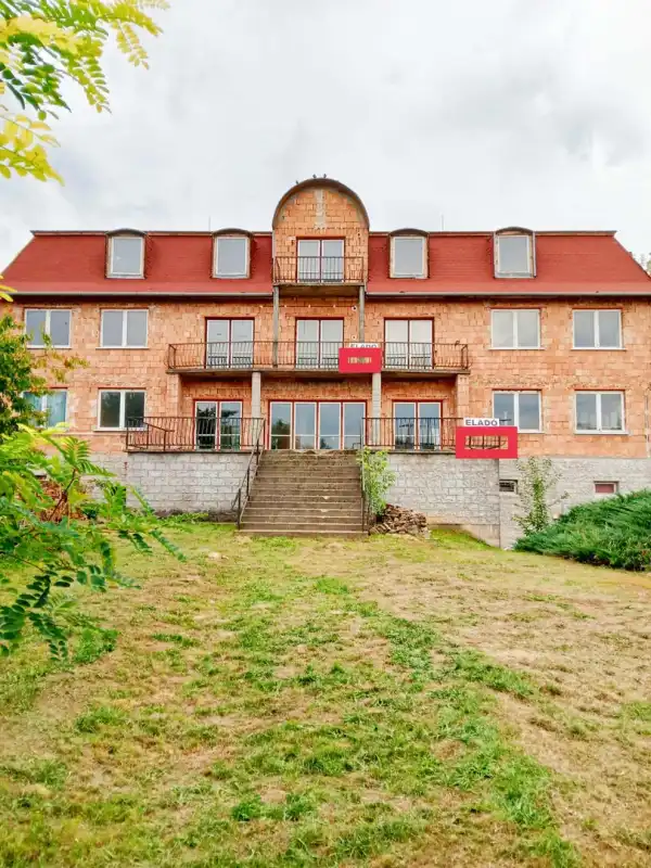 Eladó újszerű vendéglátás, Galgahévíz 20+6 szoba 1100 m² 135 M Ft + Áfa