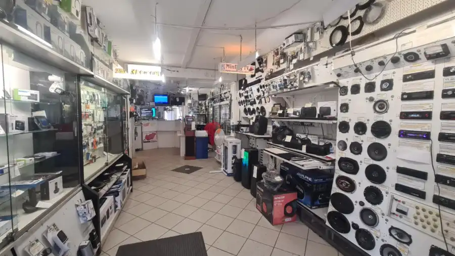 eladó üzlet, Dunaújváros