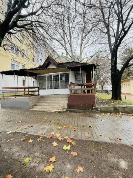 eladó üzlet, Komárom