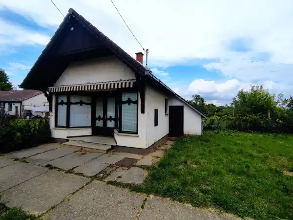 Eladó üzlet, Lánycsók 43 m² 14 M Ft