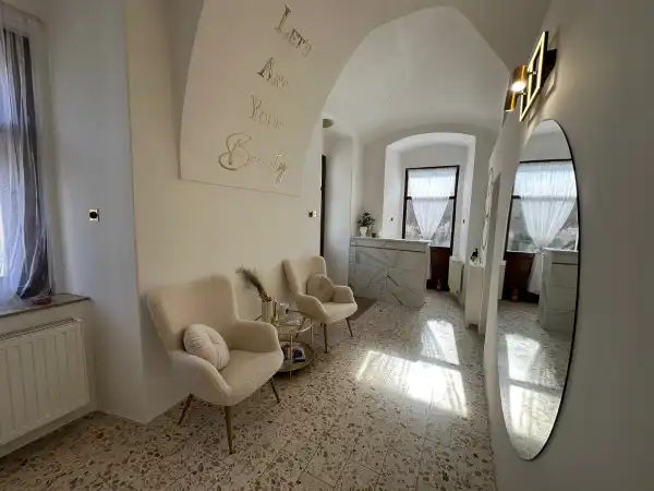 Eladó üzlet, Vác 4 szoba 66 m² 75 M Ft