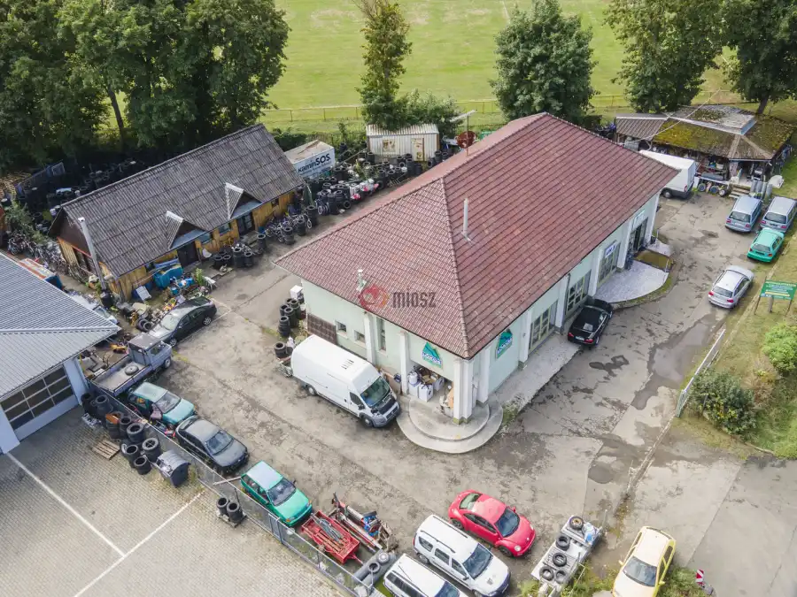 eladó üzlethelyiség udvarban, Rétság