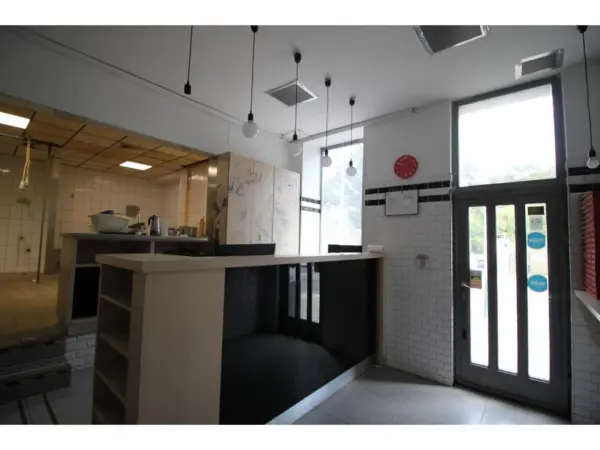 Eladó üzlethelyiség utcai bejáratos, Budapest, II. kerület 3 szoba 94 m² 119 M Ft