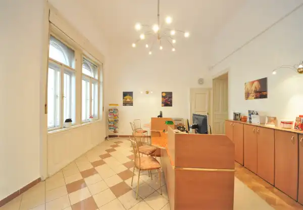 Eladó üzlethelyiség utcai bejáratos, Budapest, II. kerület 2 szoba 68 m² 129 M Ft