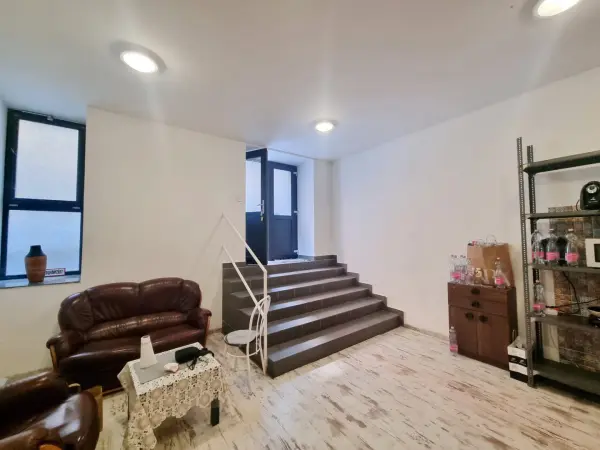 Eladó üzlethelyiség utcai bejáratos, Budapest, IX. kerület 69 m² 49.9 M Ft