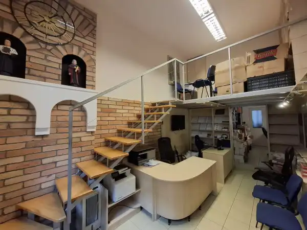 Eladó üzlethelyiség utcai bejáratos, Budapest, VI. kerület 1 szoba 24 m² 49.9 M Ft