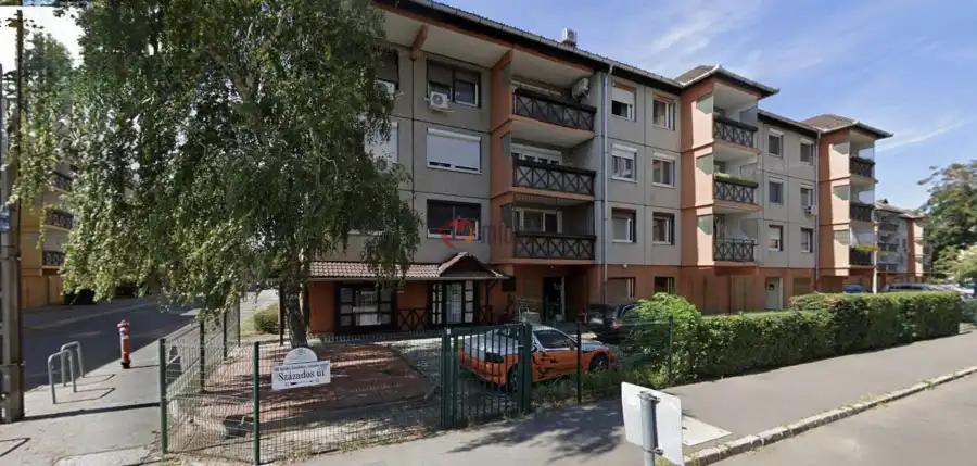 eladó üzlethelyiség utcai bejáratos, Budapest, VIII. kerület