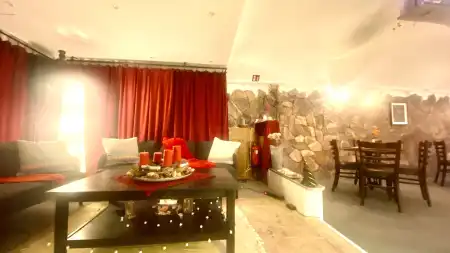 eladó üzlethelyiség utcai bejáratos, Budapest, VIII. kerület